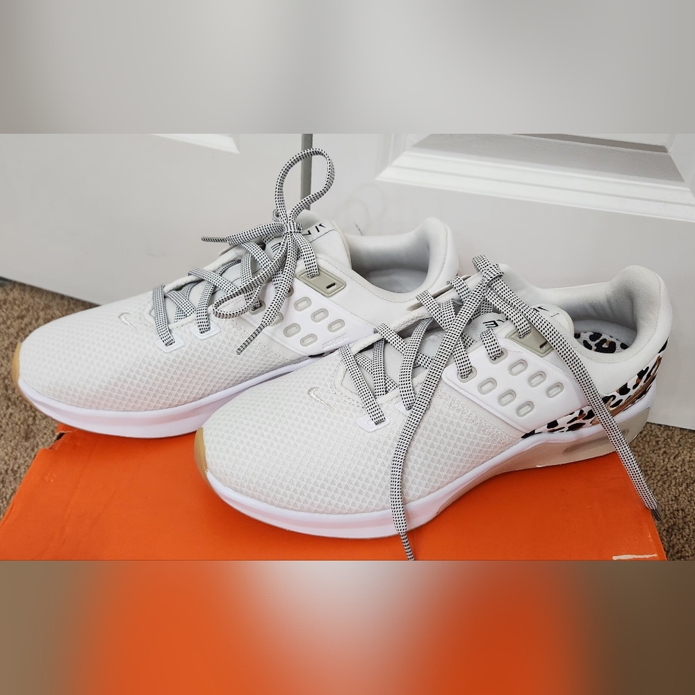 Nike Women's Athletic Shoes - White and Gray